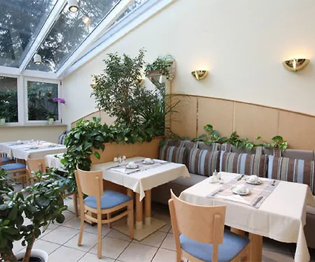 Central Hotel Eschborn 3*